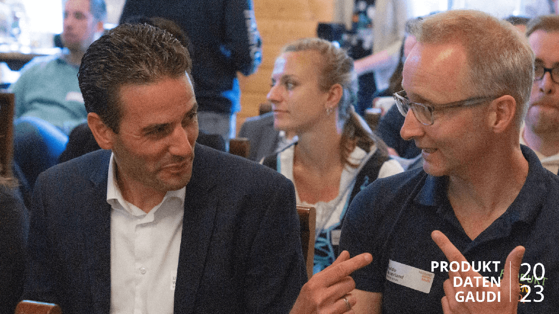 Erfahrungsaustausch zwischen zwei Teilnehmern auf der PDG